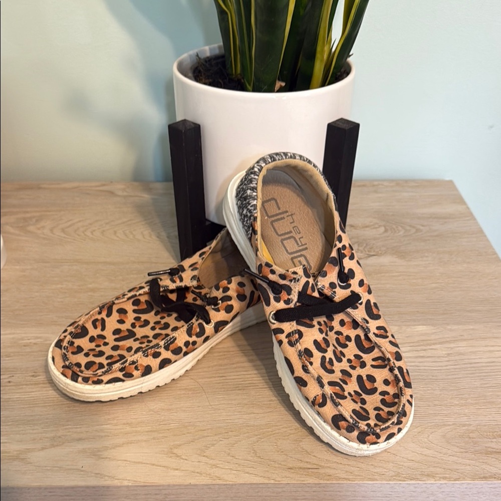 Hey Dude Leopard Print size 6 ladies Shoes with Black Accents